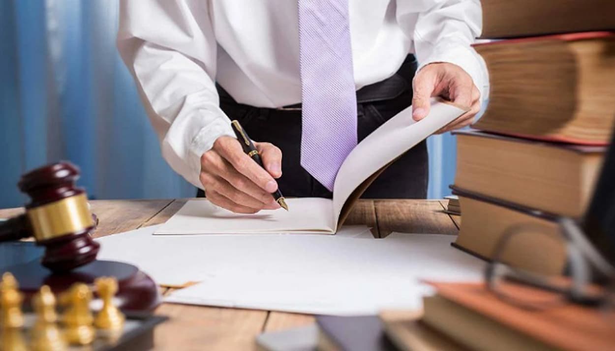 مراحل پیگیری پرونده ارز دیجیتال در تبریز با کمک وکیل رمزارز